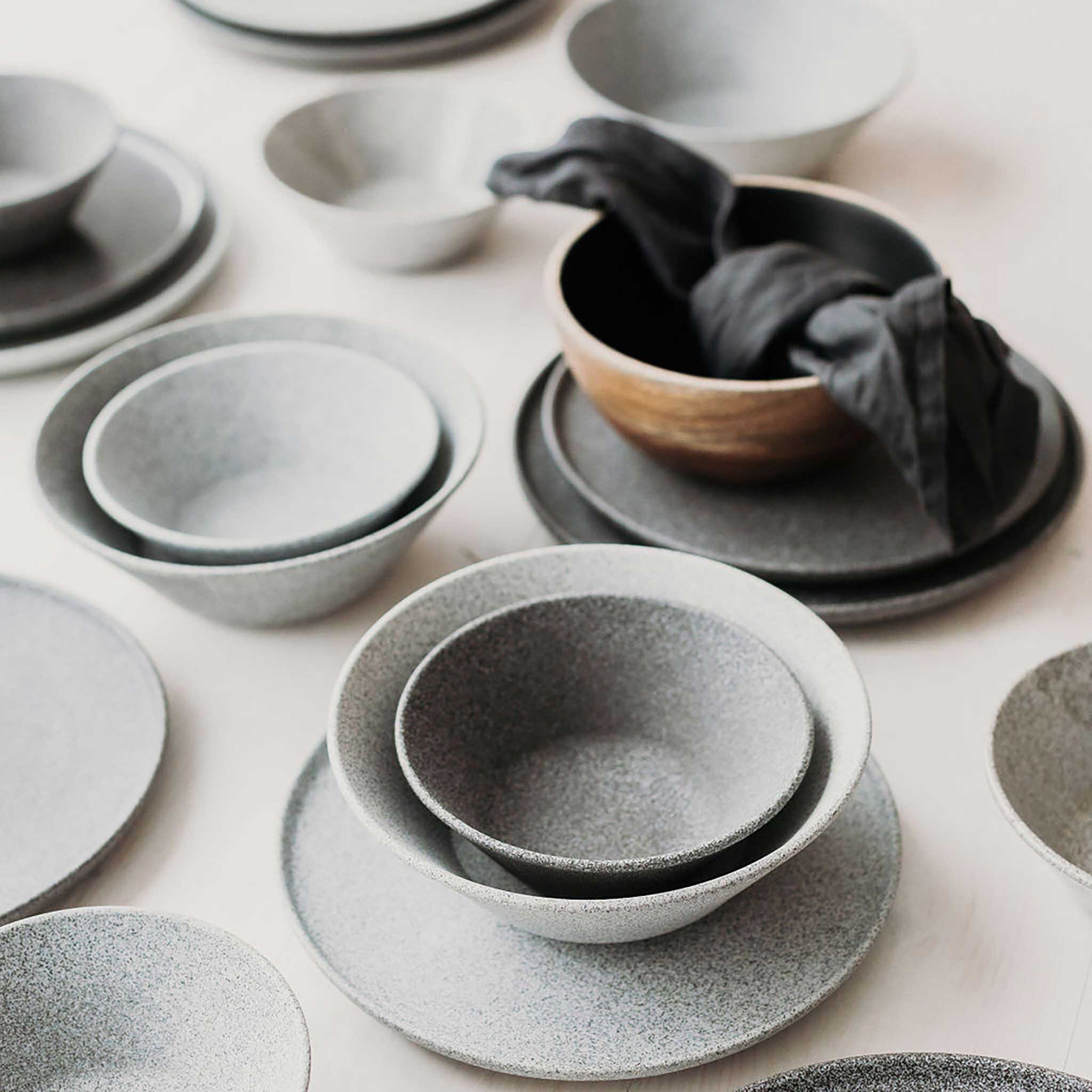 Geschirr im Granitdesign
