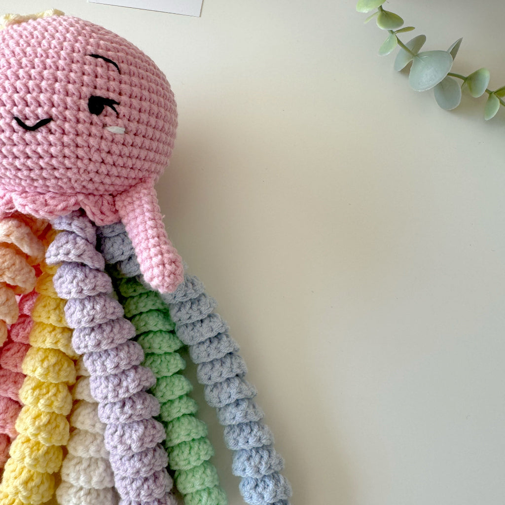 Handmade crocheted octopus made of cotton – cuddly toy for babies