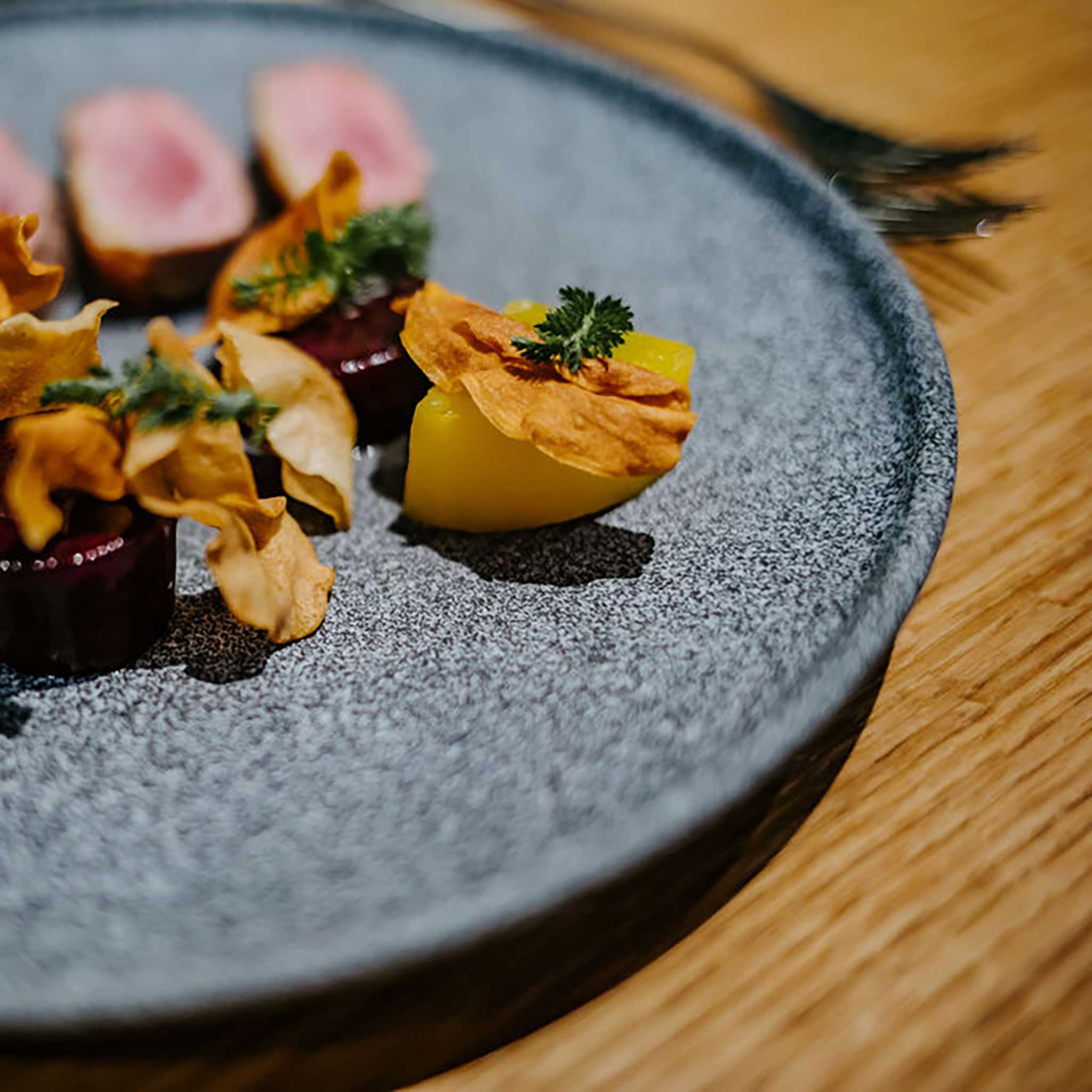 GRANIT No. 4 Flat Plate - Raw or Matte | G. Benedikt Porcelain