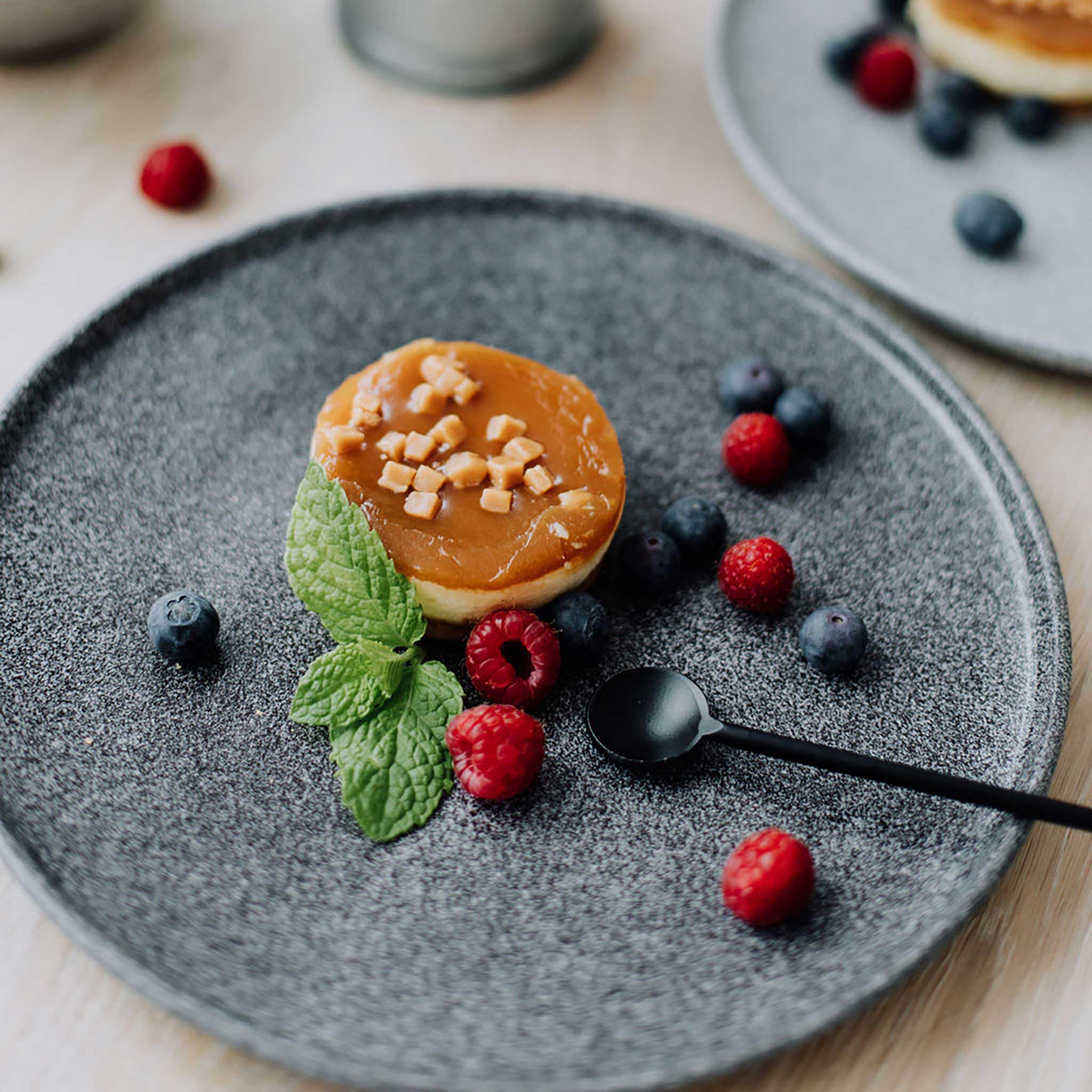 GRANIT No. 4 Flat Plate - Raw or Matte | G. Benedikt Porcelain