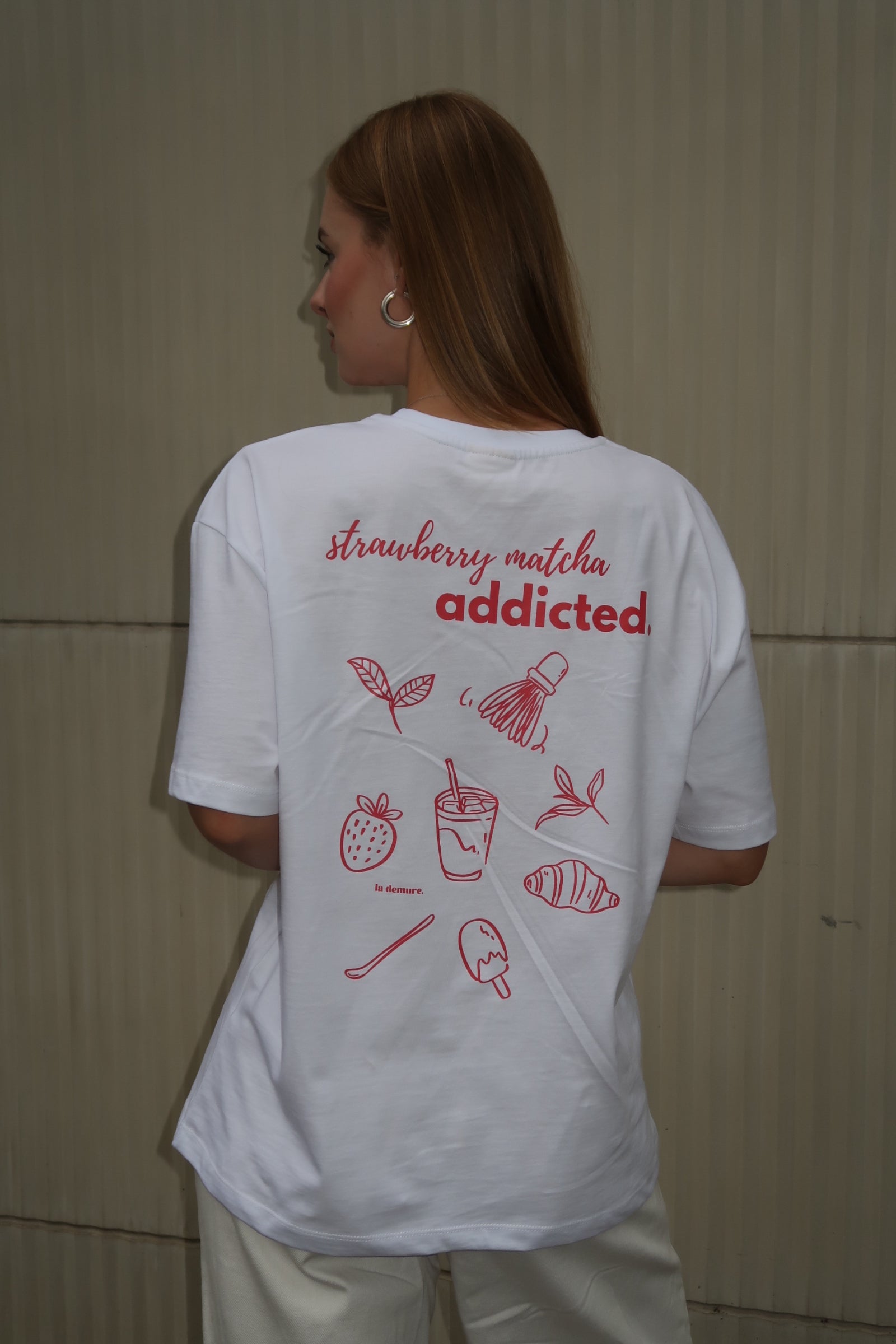 Premium T-Shirt - Strawberry Glow Outfit | Trendy Matcha Style Damen