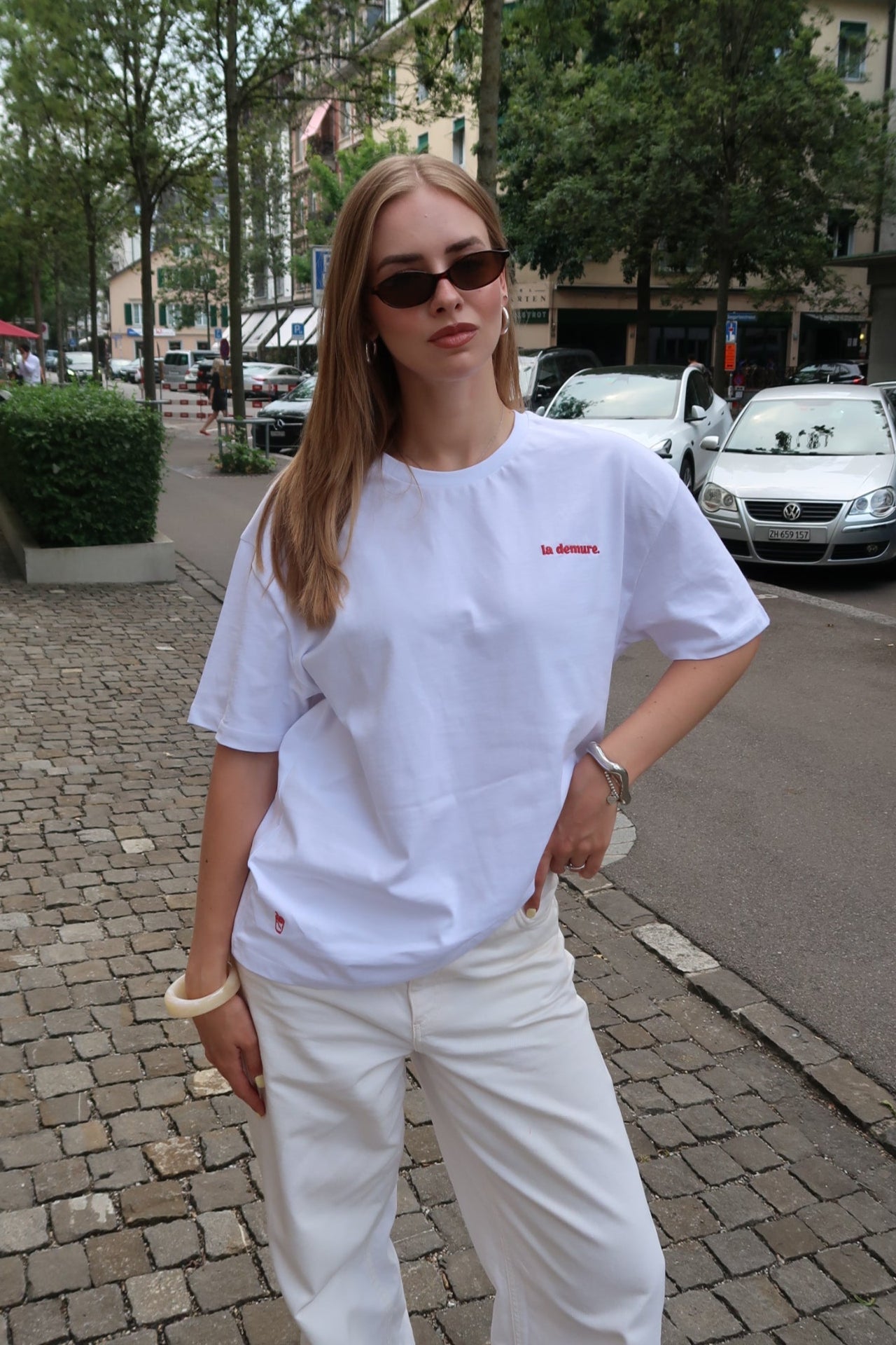 Premium T-Shirt - Strawberry Glow Outfit | Trendy Matcha Style Damen