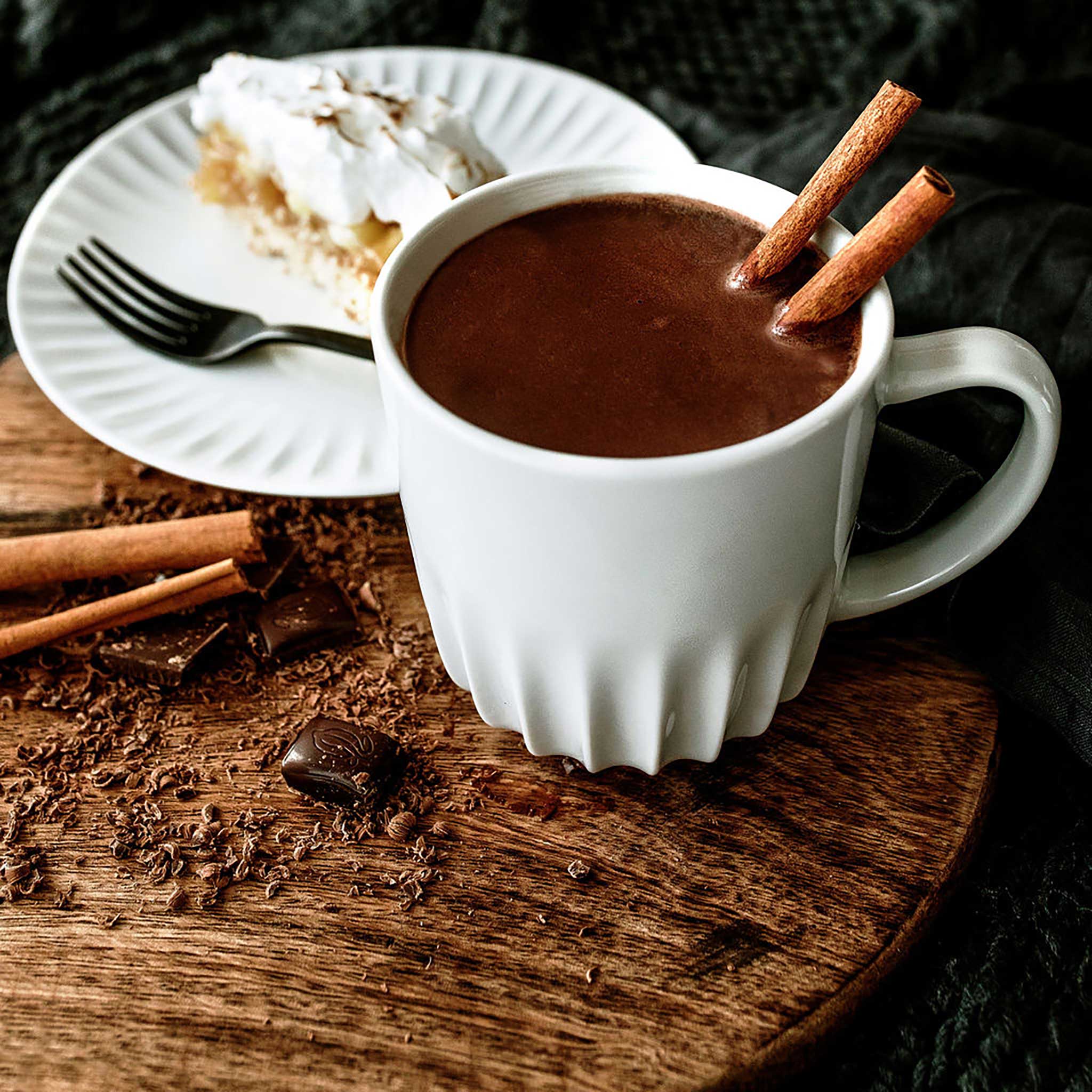 G. Benedikt Ribby Mug – hard porcelain with grooved structure