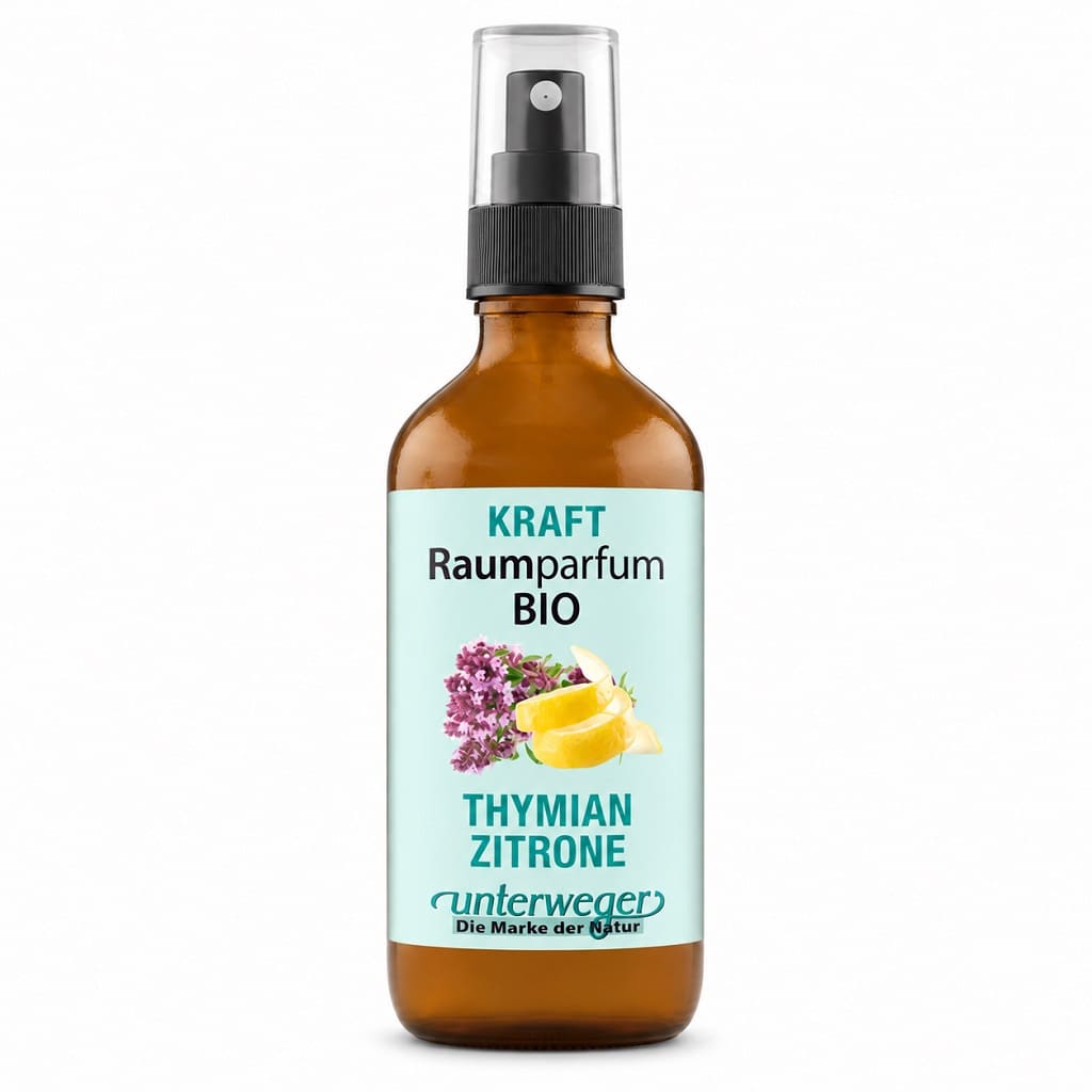Unterweger BIO Raumparfum Kraft, 100 ml – braune Sprühflasche mit Thymian und Zitrone auf dem Etikett vor weissem Hintergrund.